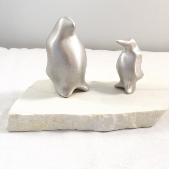 Hoselton Penguins, 2 Aluminum Sculptures on Stone Base - Picture 1 of 9